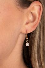 Load image into Gallery viewer, Pearls Before VINE - Gold Necklace