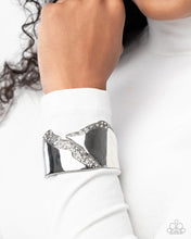 Load image into Gallery viewer, Twinkly Traverse - White Bracelet