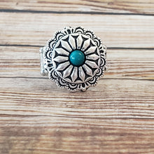 Load image into Gallery viewer, Daringly Daisy - Green Ring