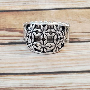 Crazy About Daisies - Silver Ring