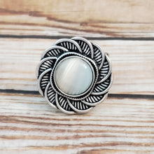 Load image into Gallery viewer, Gardenia Glow - White Ring