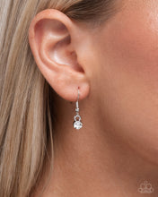 Load image into Gallery viewer, Snowflake Story - Blue Necklace