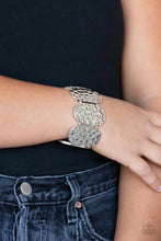 Load image into Gallery viewer, Artisan Exhibition - Silver Bracelet
