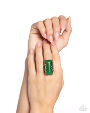 Load image into Gallery viewer, Scalloped Stone - Green Ring