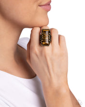 Load image into Gallery viewer, Scalloped Stone - Brass Ring