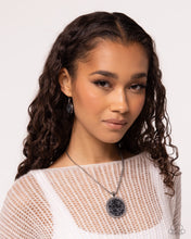 Load image into Gallery viewer, Pendant Paradox - Black Earrings