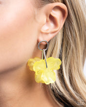 Load image into Gallery viewer, Glassy Garden - Yellow Post Earrings