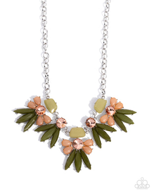 Folklore Flair - Green Necklace