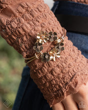 Load image into Gallery viewer, Glimpses of Malibu - Complete Trend Blend Fashion Fix 0125