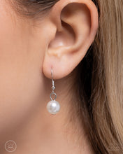 Load image into Gallery viewer, Pronounced Pearls - White Choker Necklace