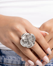 Load image into Gallery viewer, Luminescent Lattice - Silver Ring