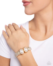 Load image into Gallery viewer, Balanced Brevity - Gold Bracelet