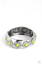 Load image into Gallery viewer, Taking FLORAL - Green Bracelet