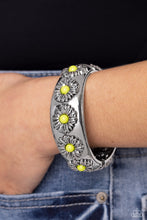 Load image into Gallery viewer, Taking FLORAL - Green Bracelet
