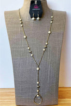 Load image into Gallery viewer, Sandstone Savannahs - White Necklace