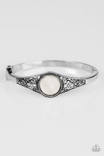 Load image into Gallery viewer, Modernly Meadow - White Bracelet