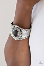 Load image into Gallery viewer, Mojave Majesty - Black Bracelet