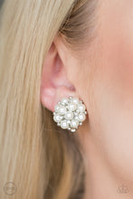 Load image into Gallery viewer, Par Pearl - White Clip-On Earrings