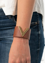 Load image into Gallery viewer, Claws Out - Brown Snap Bracelet