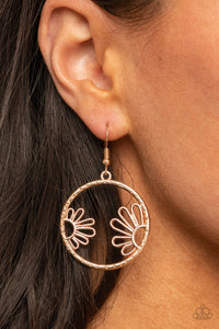Demurely Daisy - Rose Gold Earrings