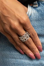 Load image into Gallery viewer, OVAL-Ruled - White Ring