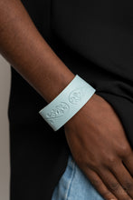 Load image into Gallery viewer, Butterfly Canopy - Blue Snap Bracelet