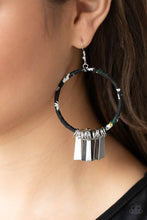 Load image into Gallery viewer, Garden Chimes - Black Earrings