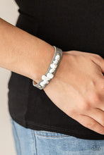 Load image into Gallery viewer, Pebble Paradise - Silver Bracelet