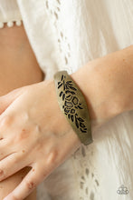 Load image into Gallery viewer, Fond of Florals - Brass Hinged Bracelet