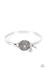 Load image into Gallery viewer, Fleur de Prairie - White Bracelet