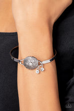 Load image into Gallery viewer, Fleur de Prairie - White Bracelet