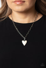 Load image into Gallery viewer, Kiss and SHELL - White Necklace