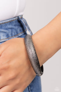 Rippling Reunion - Black Gunmetal Bracelet