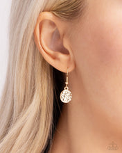 Load image into Gallery viewer, Elongated Elegance - Gold Necklace