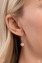 Load image into Gallery viewer, Delicate Display - White Choker Necklace