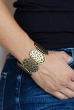 Load image into Gallery viewer, Artisan Exhibition - Brass Bracelet