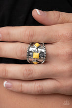 Load image into Gallery viewer, Daisy Diviner - Yellow Ring