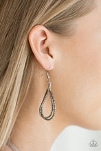 Load image into Gallery viewer, Catwalk Queen - Black Necklace