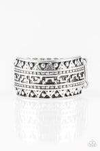 Load image into Gallery viewer, Textile Triumph - Silver Ring
